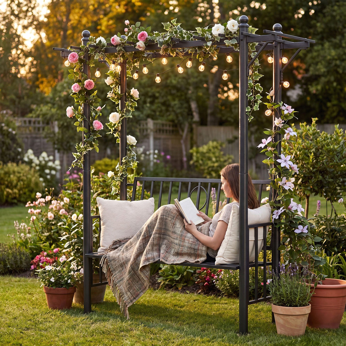 Rosenbåge med sittbänk Luvio